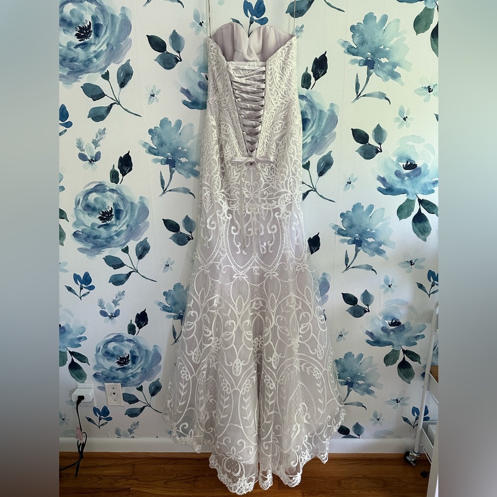 EUC Maggie Sottero Lavender/Lilac Ivory Wedding Dress - Picture 4 of 7